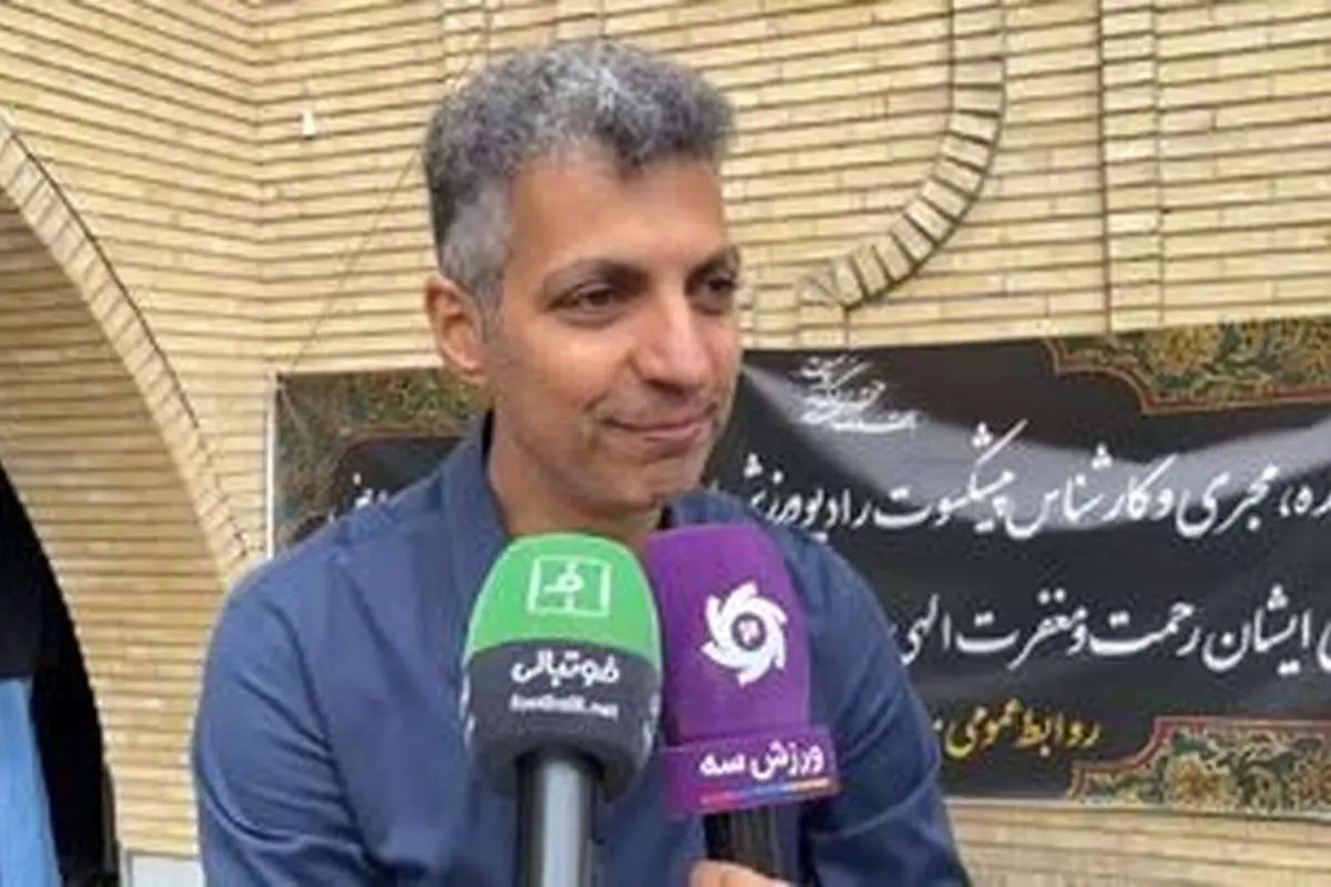(ویدیو) شرایط عجیب عادل فردوسیپور در مراسم ختم مادر کریم باقری