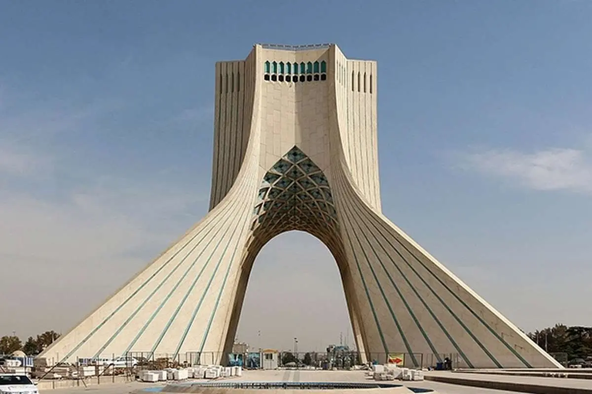تصاویر کمتر دیده‌شده از برج آزادی تهران؛ بیش از ۵۰ سال قبل