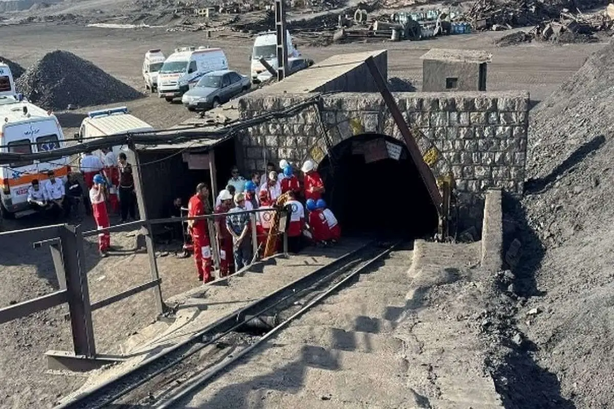(ویدئو) ارتباط وزیر کشور با مدیر فنی امدادگران در عمق معدن