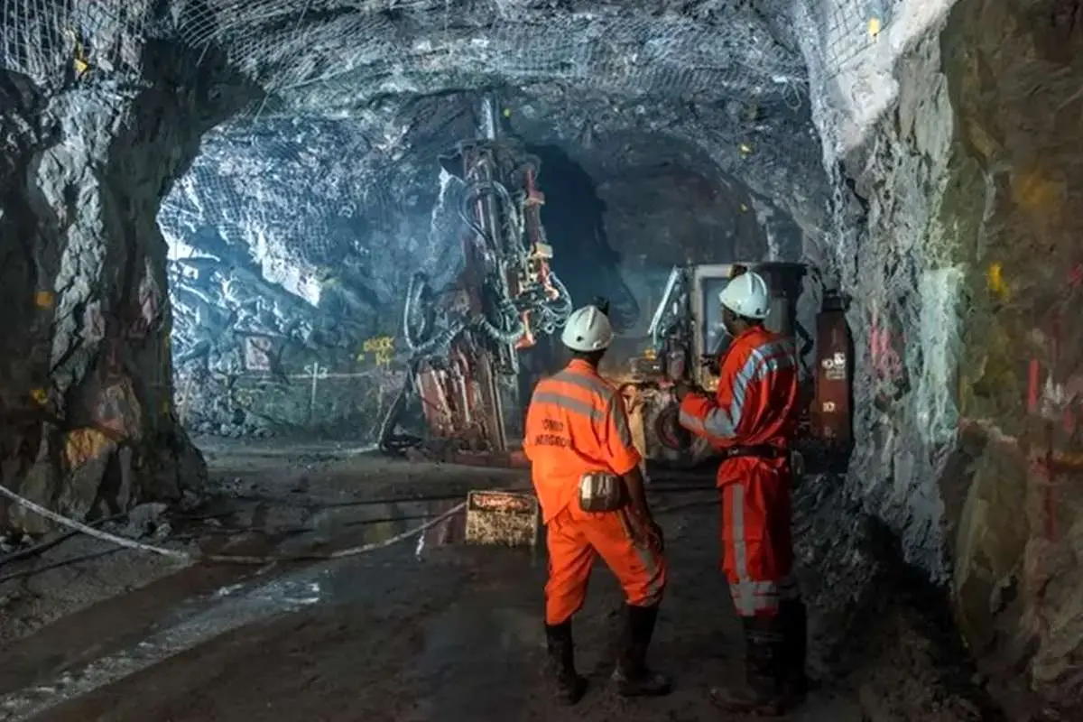 فوتی‌های حادثه معدن طبس به ۳۸ نفر رسید