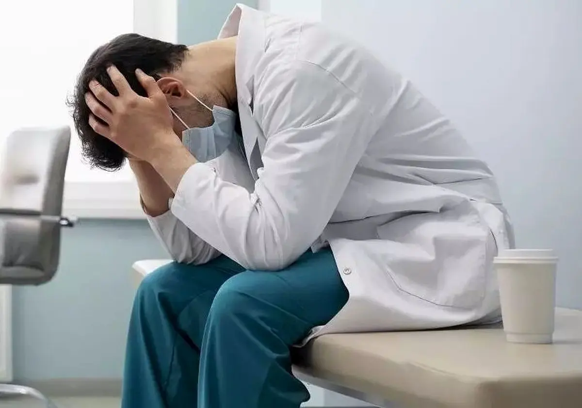 روایت دردناک یک پزشک از خشونت علیه کادر درمان: در دوماه گذشته ۳ نفر از ما کتک خورده‌ایم