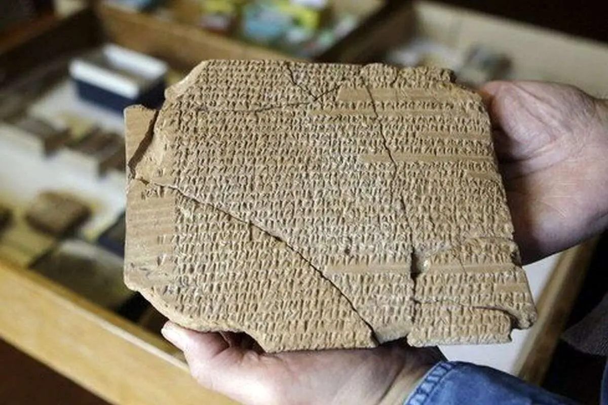 تصاویری از ۱۱۰۰ لوح هخامنشی در فرودگاه مهرآباد