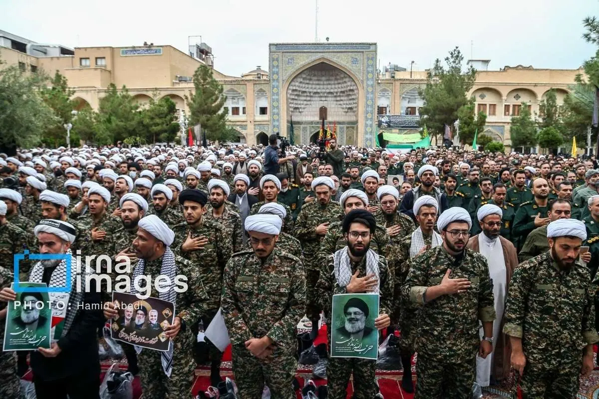 (تصاویر) تجمع حوزویان قم با پوشیدن یونیفرم نظامی
