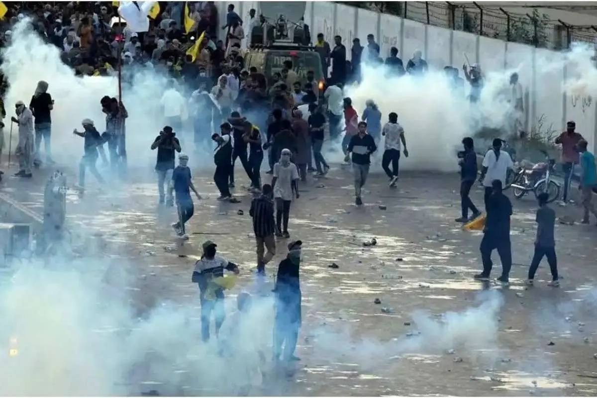 (ویدئو) درگیری هواداران حزب الله با نیروهای پلیس در کراچی