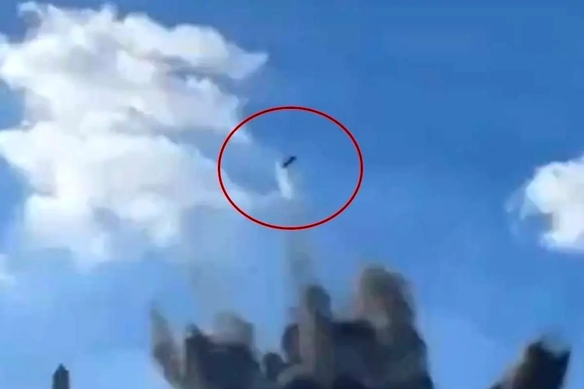 (ویدئو) پرواز شهروند لبنانی پس از اصابت موشک اسرائیل!