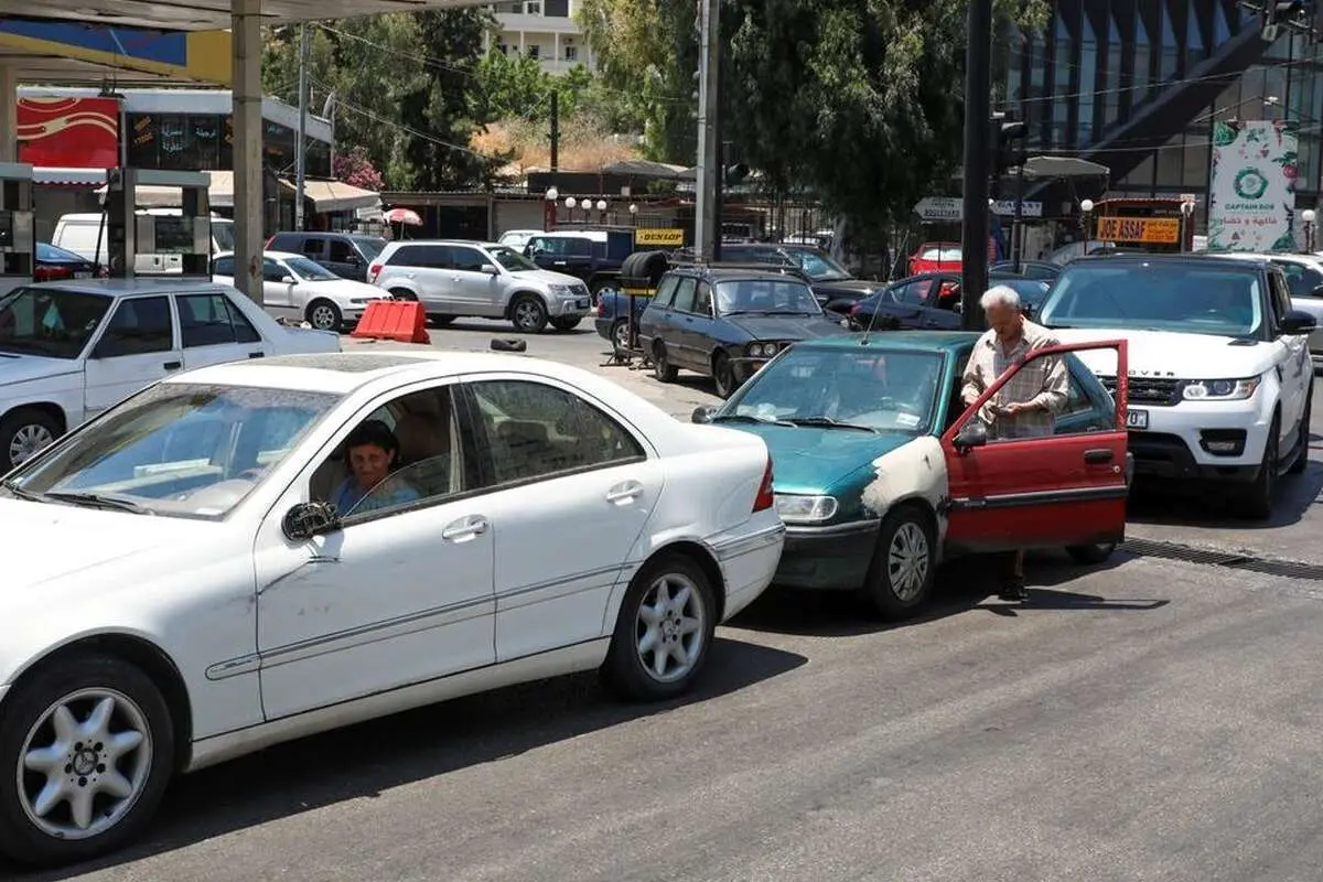 (ویدئو) ترافیک در بزرگراه جنوب لبنان به سمت فرودگاه و صفهای طولانی در پمپ بنزینهای بیروت