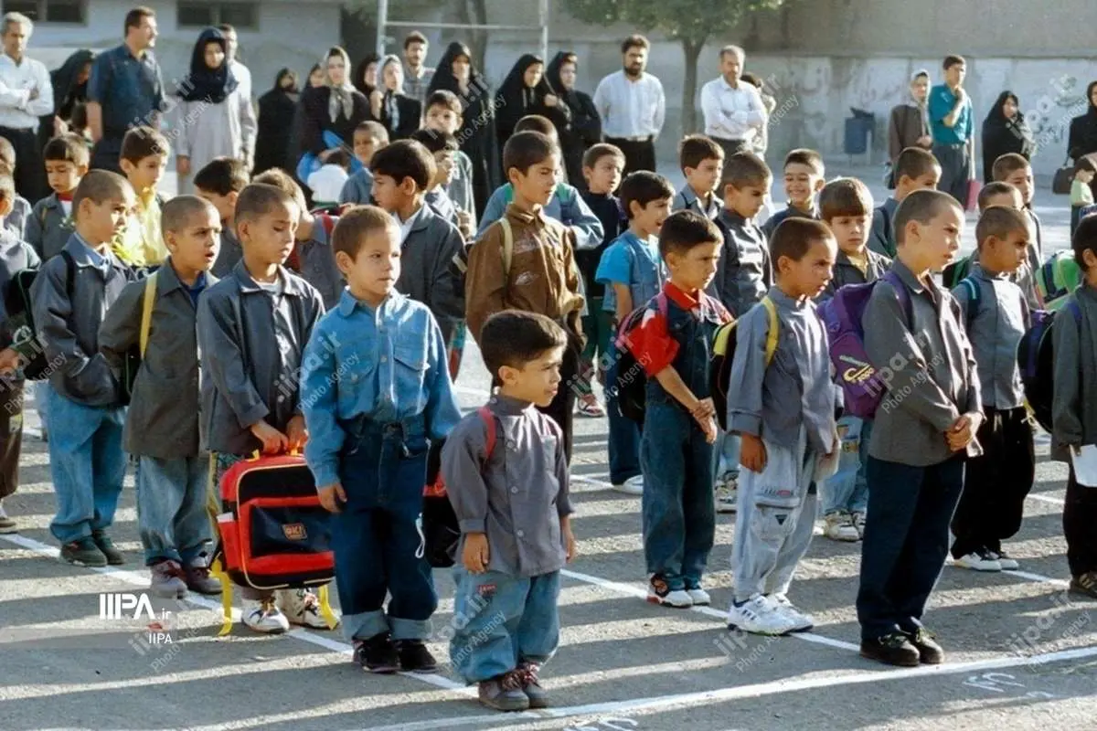 (تصاویر) بازگشایی مدارس در دهه هفتاد