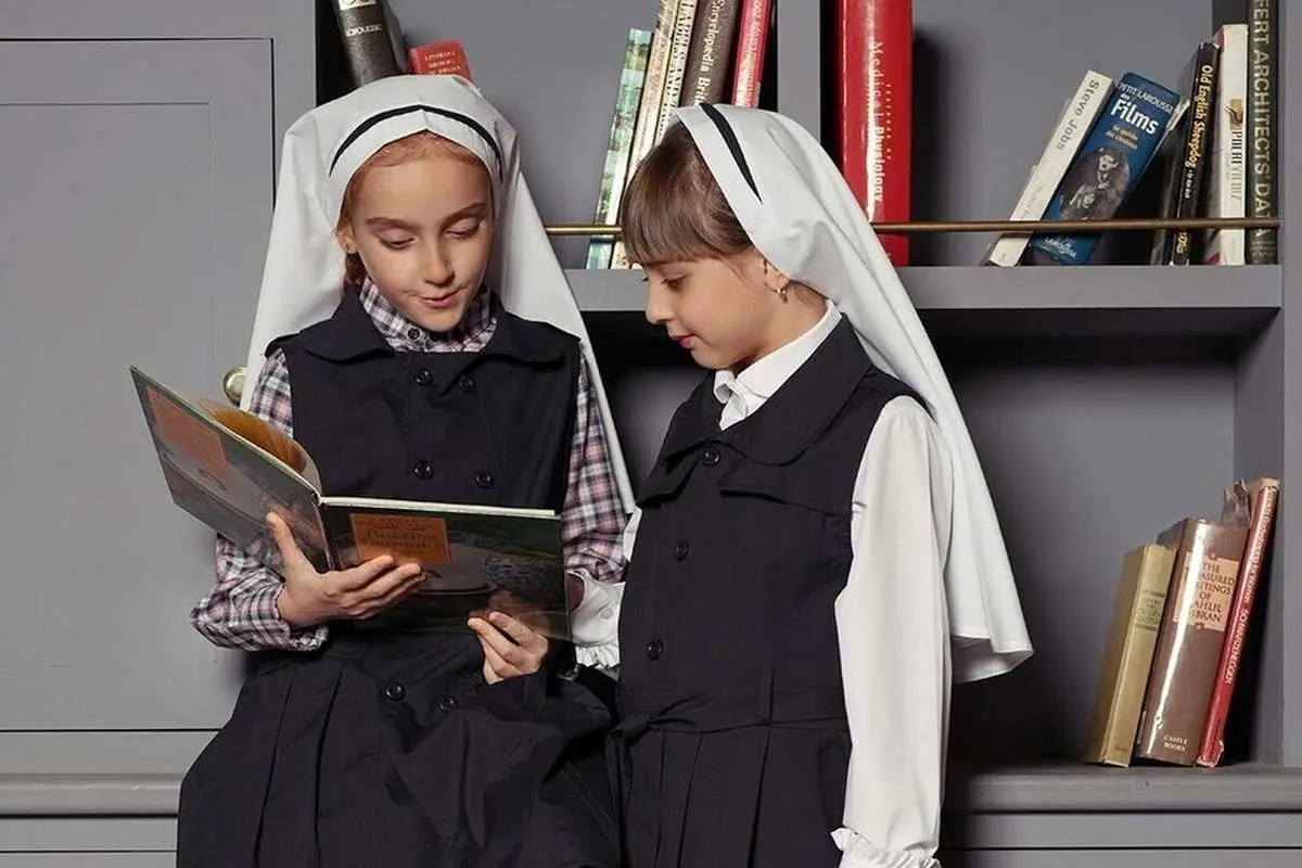 (تصاویر) مروری بر فرم مدارس دخترانه ایران در دهه‌های مختلف