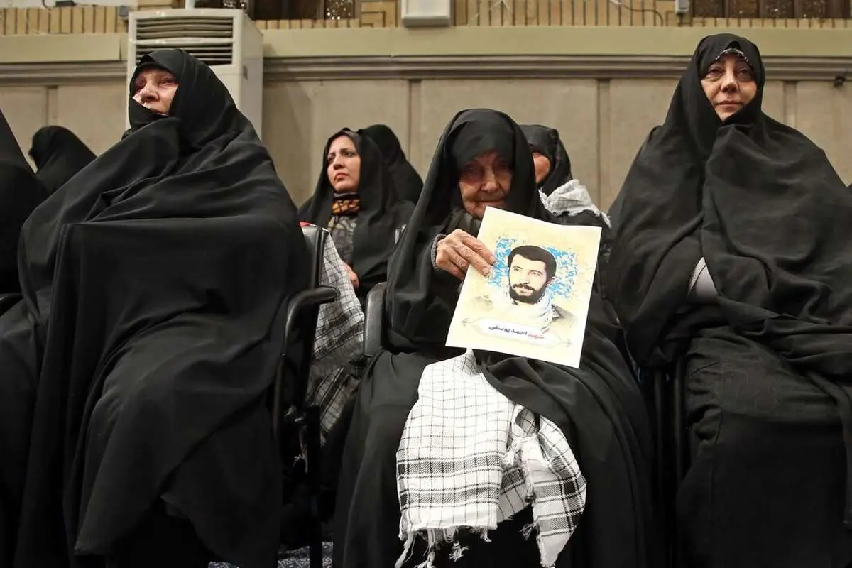 (تصاویر) متن و حاشیه دیدار پیشکسوتان و فعالان دفاع مقدس و مقاومت با رهبر انقلاب