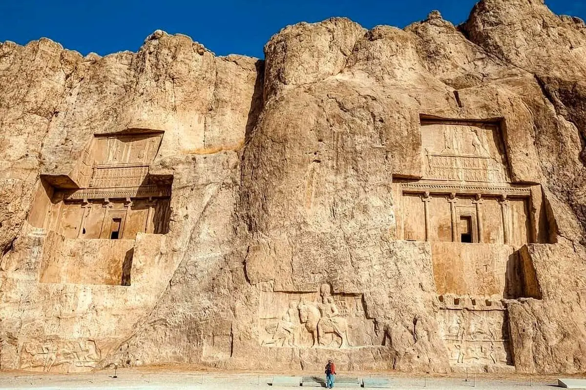 تهدید «نقش رستم» با بتن و میلگرد!