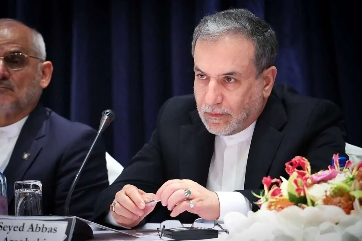 (تصویر) جوانی عراقچی در دوران دفاع مقدس با لباس رزم