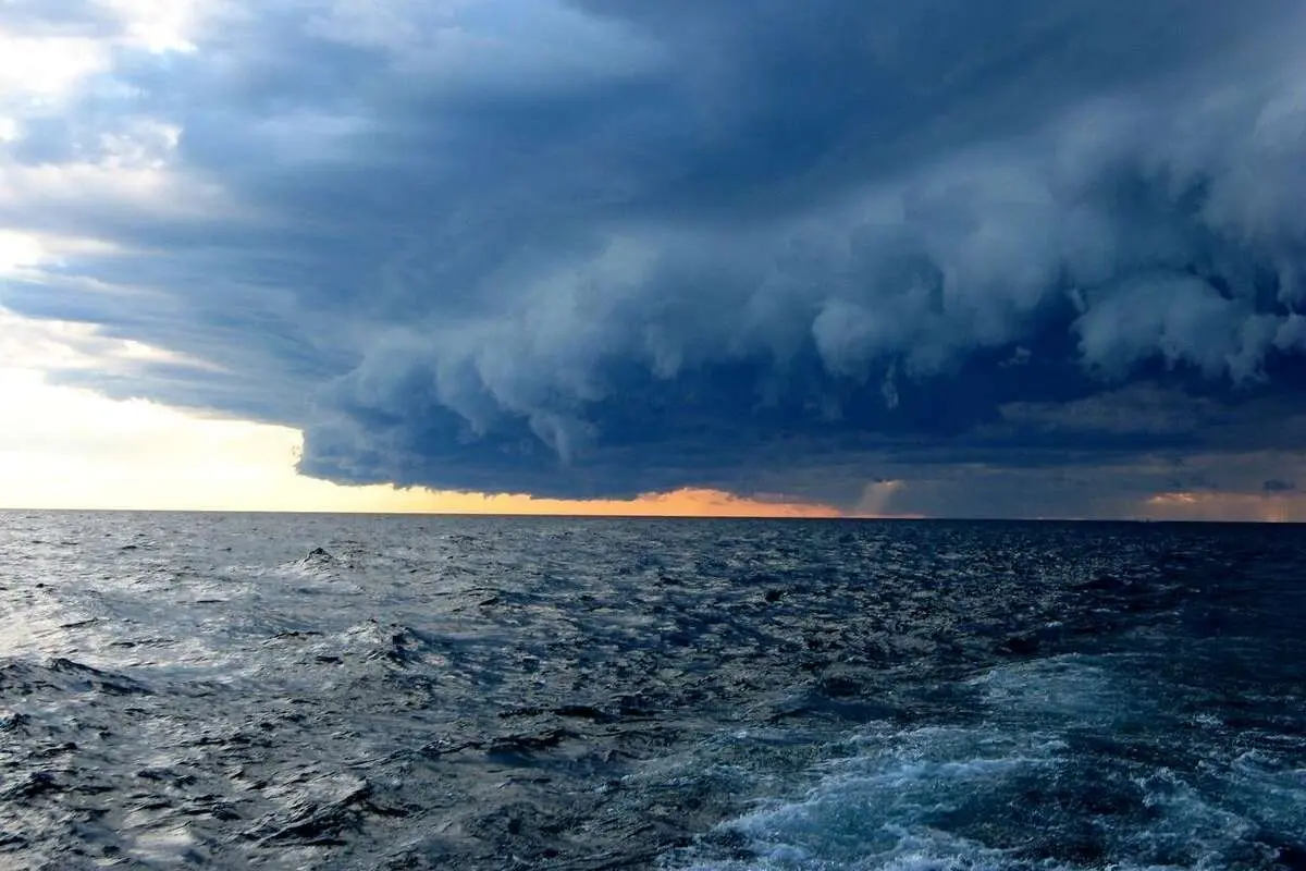 هشدار نارنجی برای جزایر هرمزگان؛ وزش باد شدید و امواج بلند در راه است