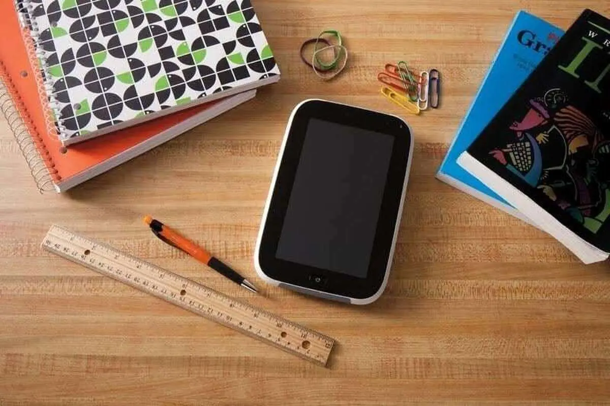 دانش‌آموز با گوشی یا بی‌گوشی!؟