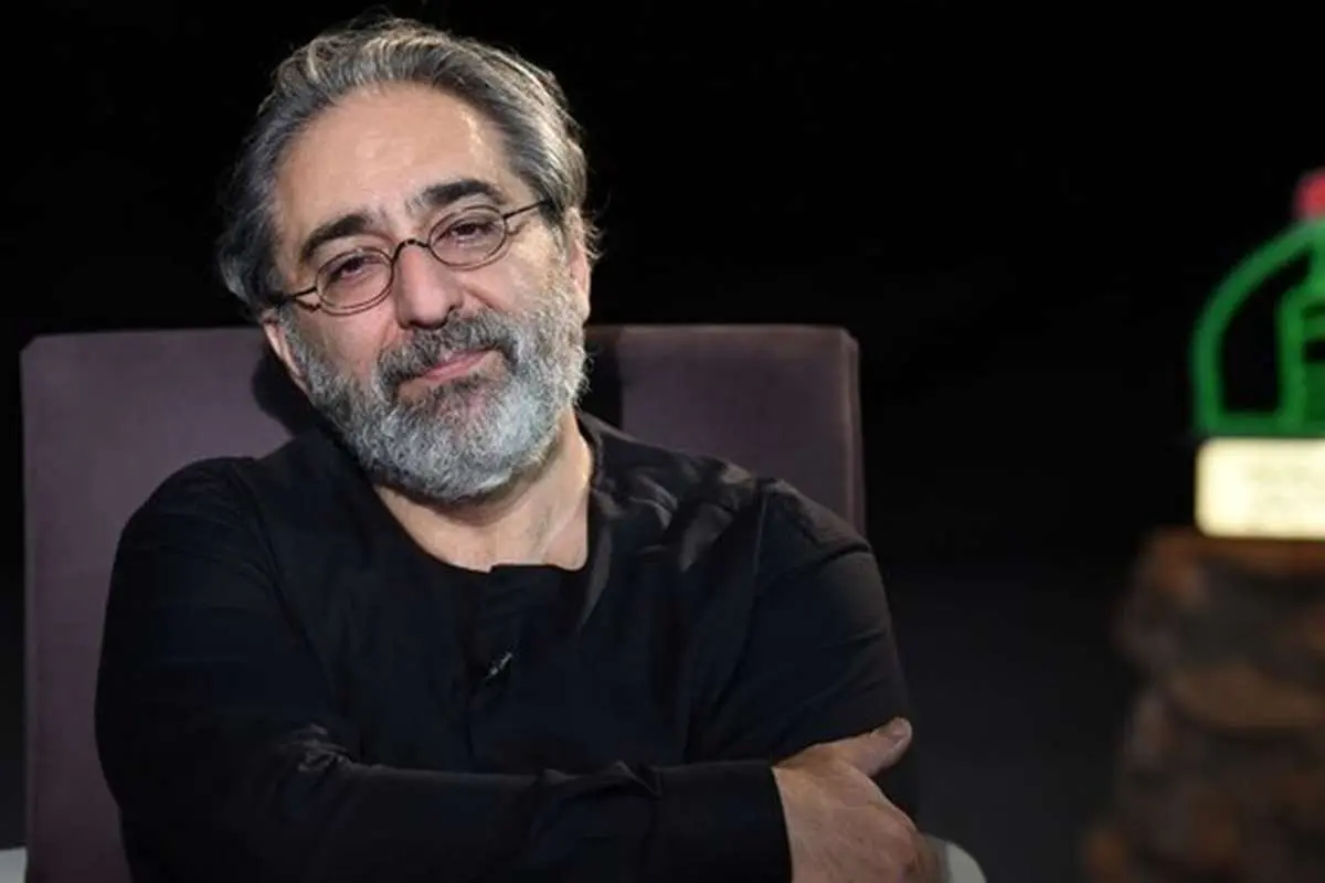 (ویدیو) وقتی شهرام شکیبا در مترو دستفروشی می‌کند