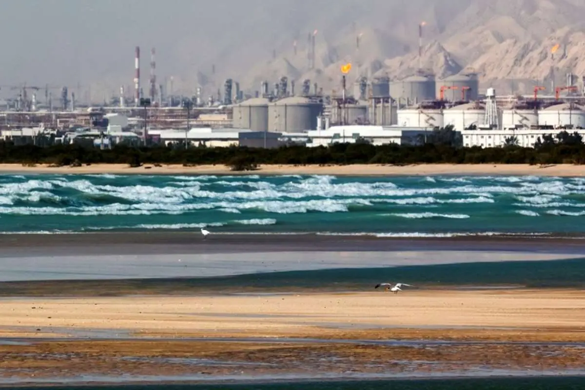 حمله به تاسیسات نفتی ایران بازی با آتش است