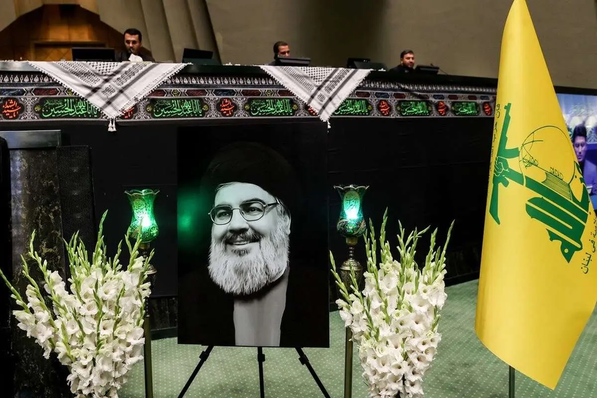 انگشتر سیدحسن نصرالله در دستان آقای نماینده