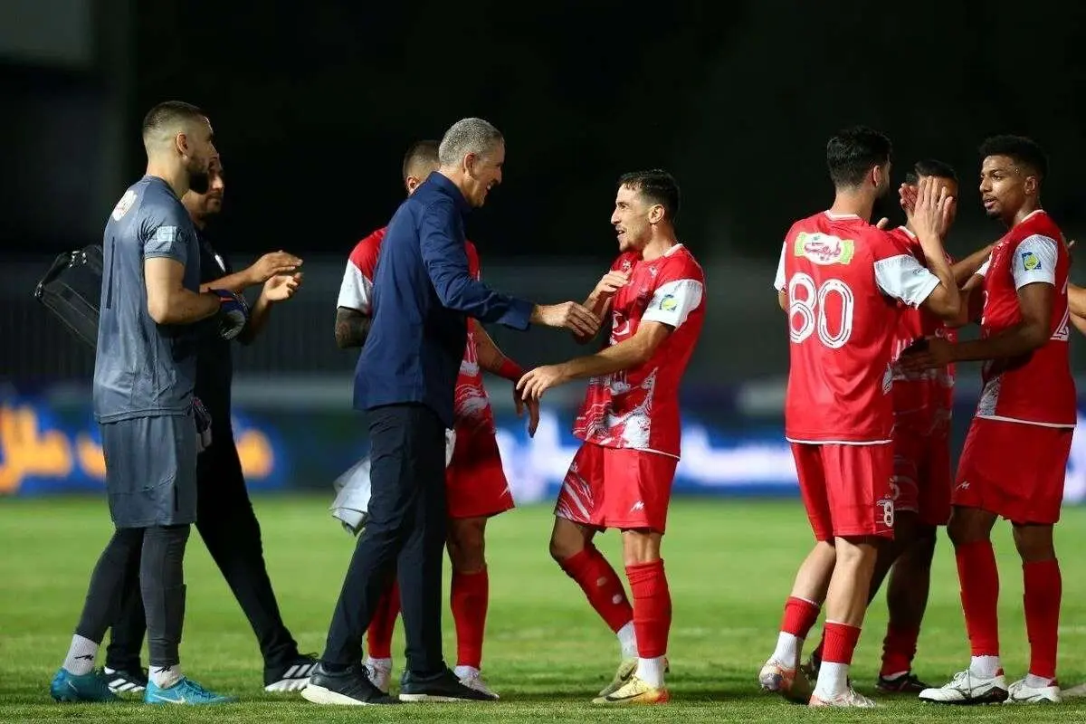 هافبکهای پرسپولیس باید به خودشان بیایند