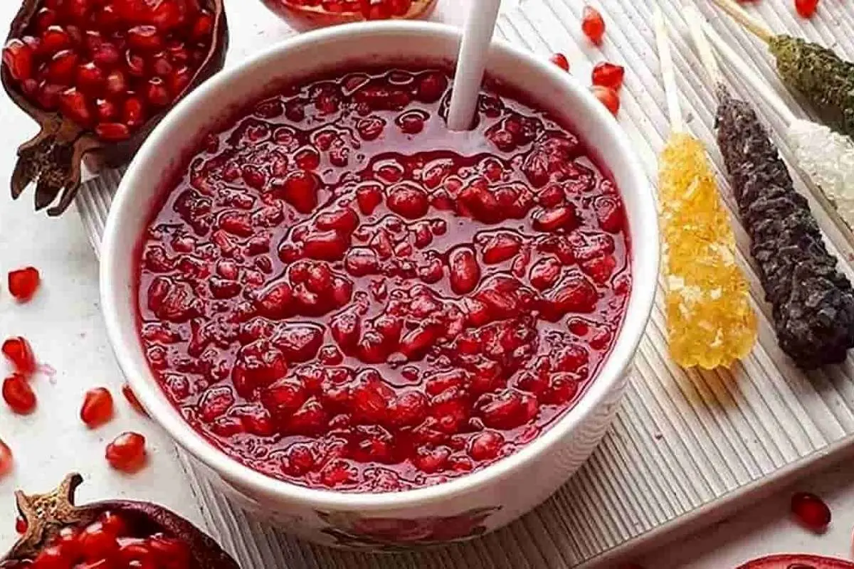 سس انار؛ یک سس شمالی ترش و خوشمزه برای کنار مرغ و ماهی