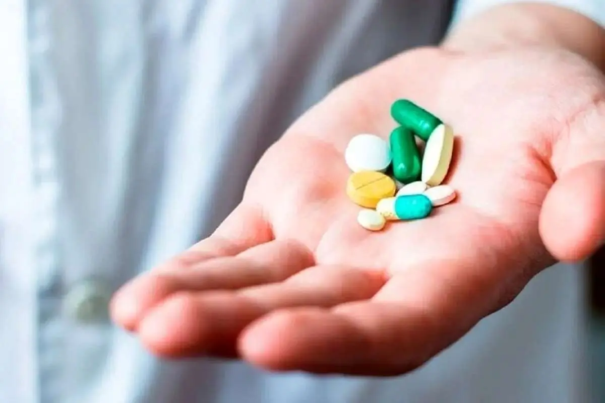 بلعیدن چند قرص به صورت همزمان اشکال دارد؟
