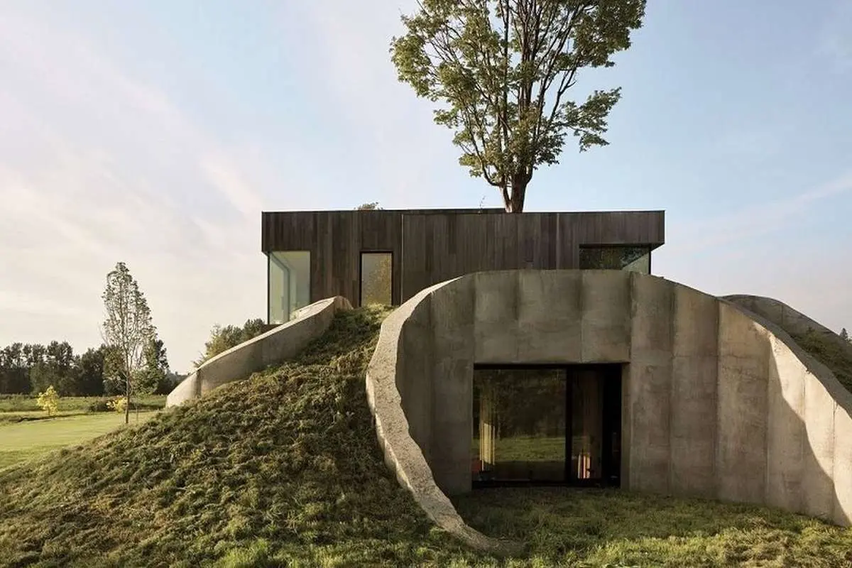 (تصاویر) معماری استثنائی خانه‌ای که انگار متعلق به یک تمدن بیگانه است