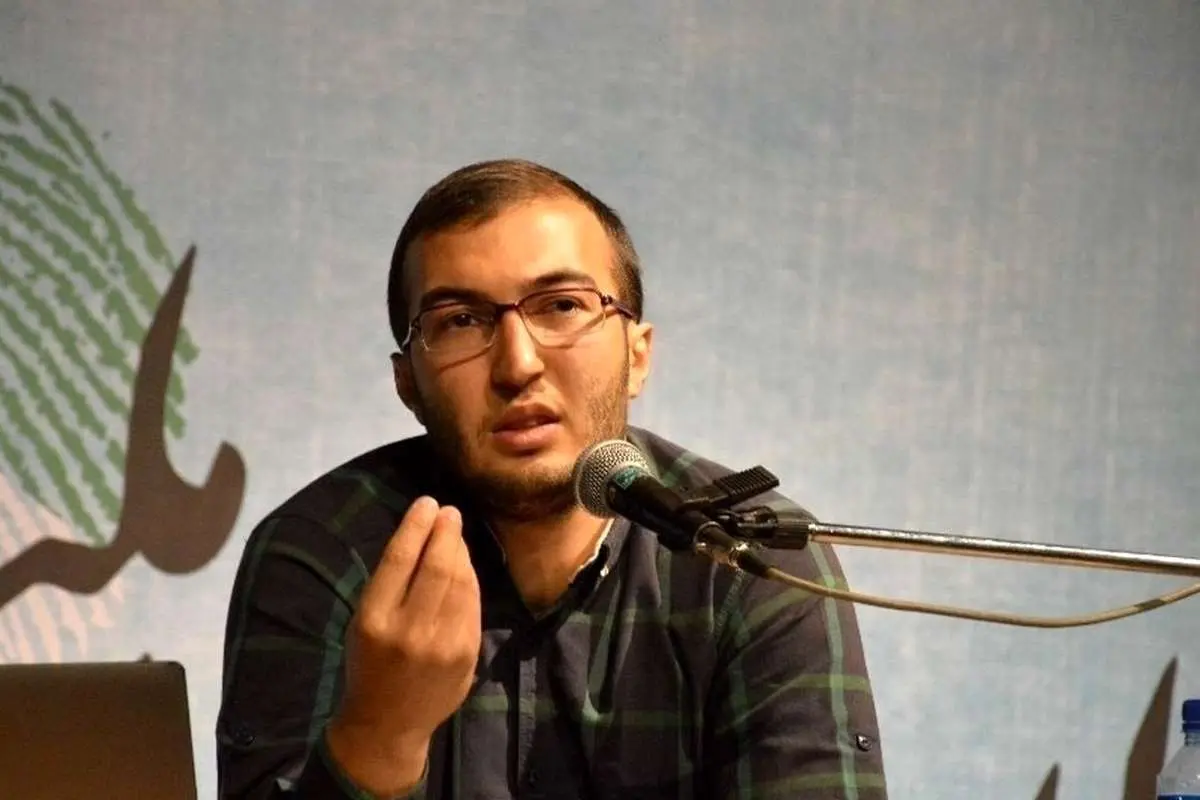 وحید اشتری هم به نماز جمعه رفت