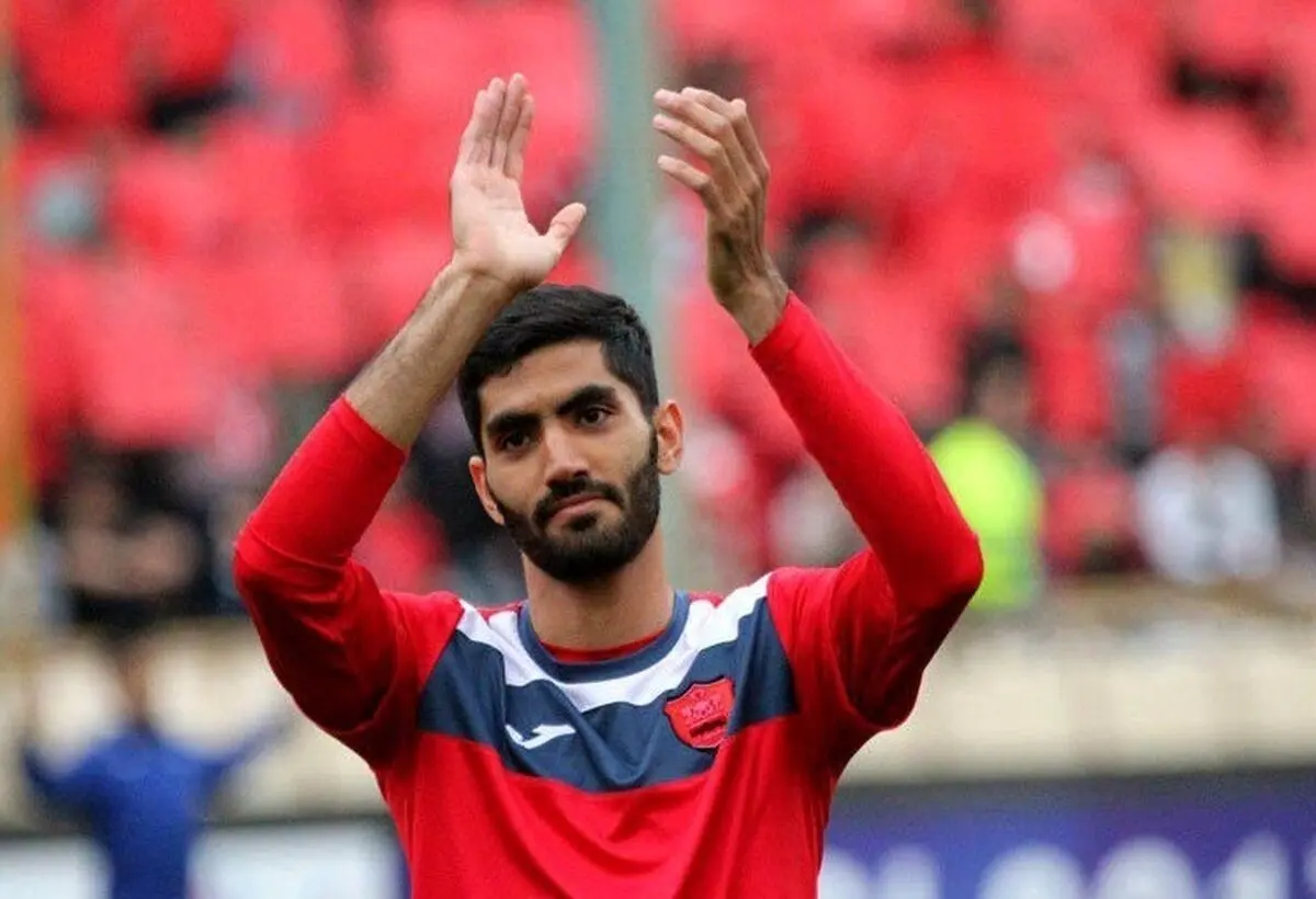 (عکس) بازیکن سابق پرسپولیس در نماز جمعه