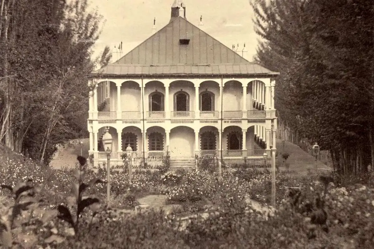 چگونه ملیجک قصر یاقوت را به آتش کشید؟