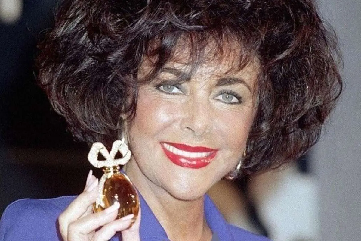 (تصویر) سال ۱۳۵۴؛ «تیلور» بازیگر معروف آمریکایی در ایران