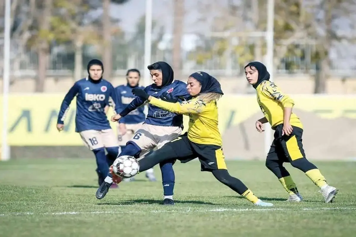 فوتبال زنان و بند پنهان «اجبار»