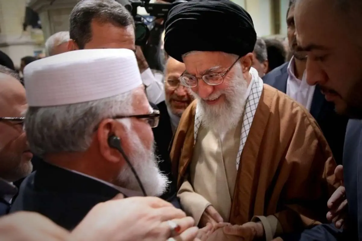 هرکس میخواهد با ظلم مبارزه کند به ارتش آیت الله خامنهای بپیوندد