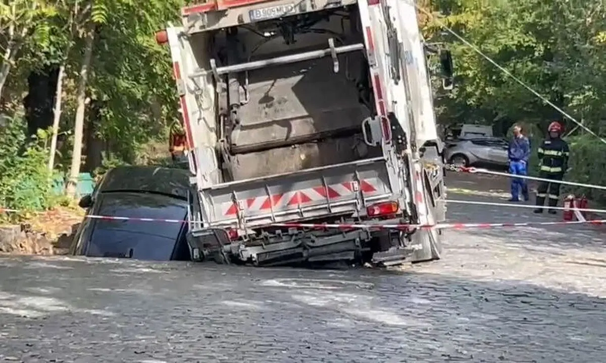 (ویدئو) سقوط کودک در حادثه فرونشست در خیابان