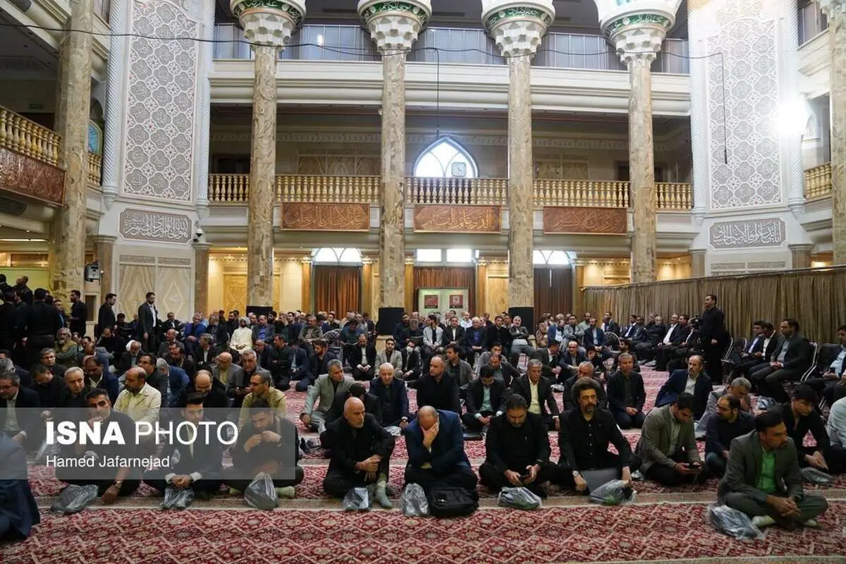 (عکس) سید مجتبی خامنهای در مراسم ترحیم والده علی عسگری
