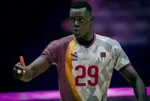 تصویر؛ عجیب‌الخلقه 210 سانتی‌متری در تیم ملی قطر!

