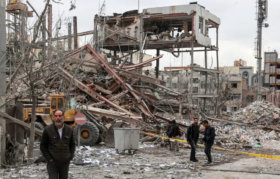 تصاویر؛ میدان نیلوفر هدف حمله قرار گرفت