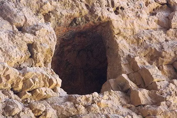 غار باستانی سوراخ سوراخ شد
