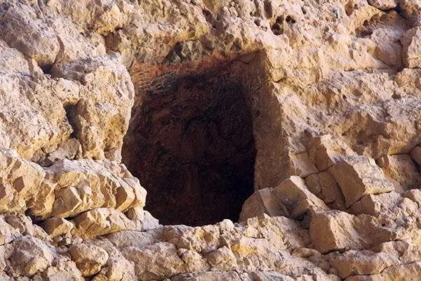 غار باستانی سوراخ سوراخ شد

