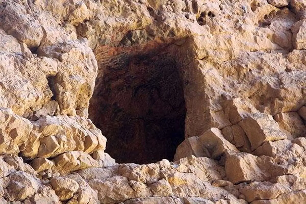 غار باستانی سوراخ سوراخ شد