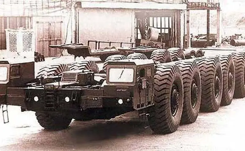 کامیون MAZ-7904