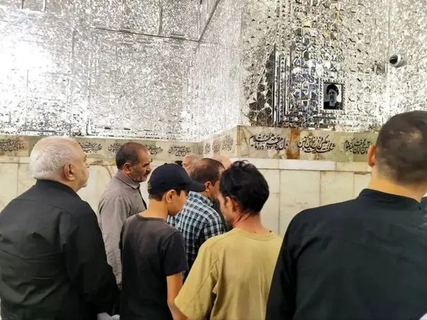 حضور ظریف بر مزار شهید رییسی