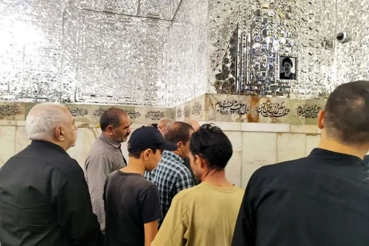 حضور ظریف بر مزار شهید رییسی