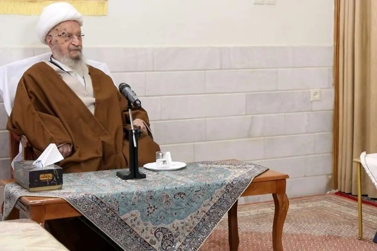 آیت الله مکارم شیرازی: تلاش کنید باری از دوش مردم بردارید