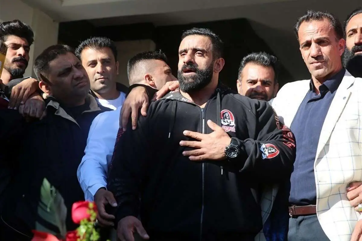 (ویدیو) سنگ تمام شیرازی‌ها در استقبال از گرگ پارسی