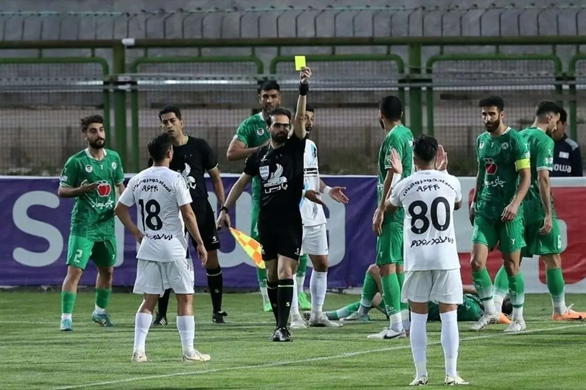 قضاوت داور جنجالی در بازی استقلال - ذوب‌آهن