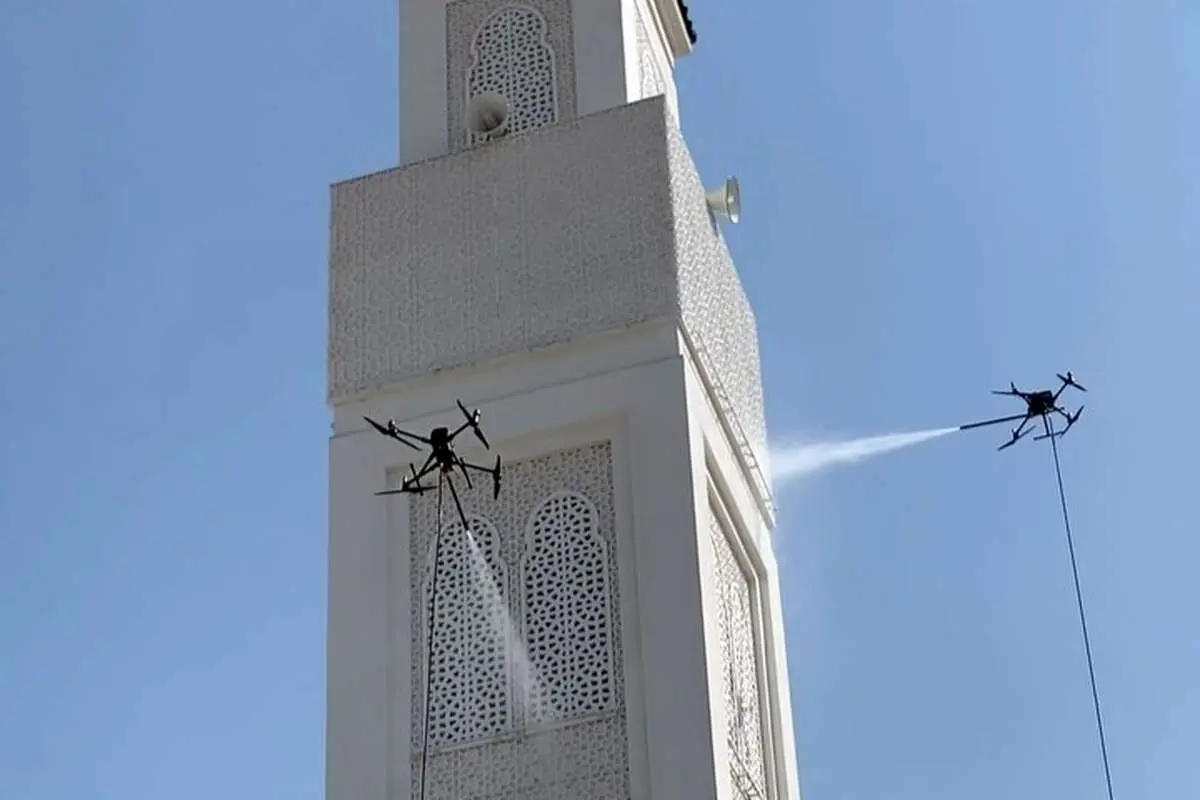(ویدئو) شستوشوی مناره مسجد با پهپاد