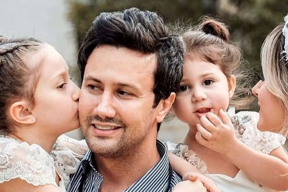 (ویدیو) واکنش جالب دختر‌های شاهرخ استخری با دیدن «جوکر» پدرشان