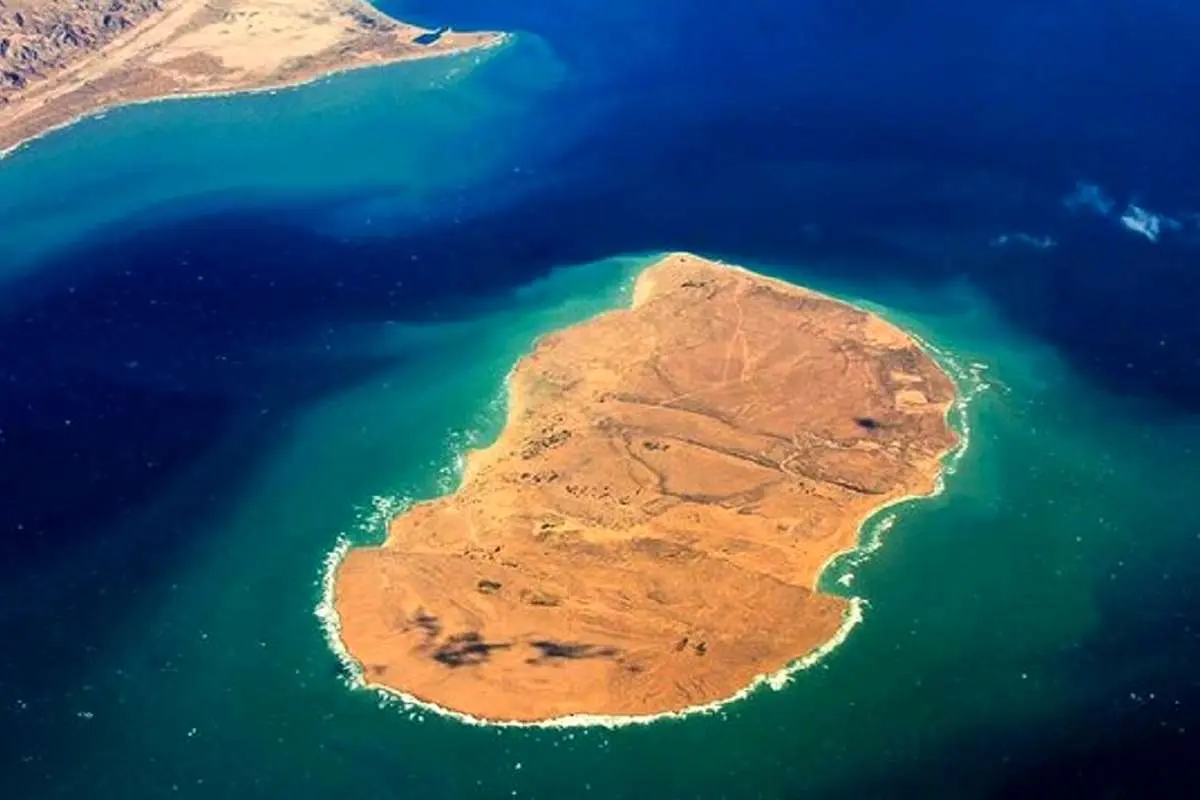 جزایر سه‌گانه از لحاظ نفتی و تجاری چه اهمیتی دارند؟