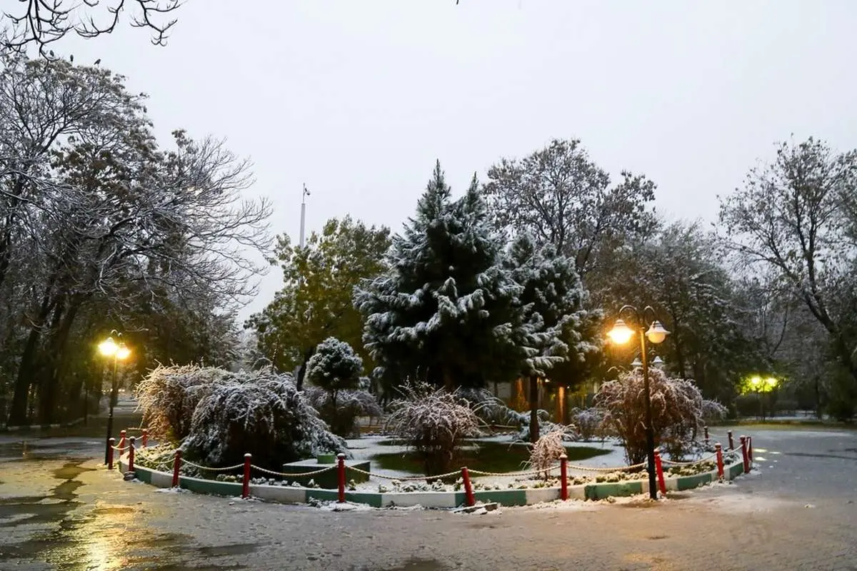 بارش اولین برف پاییزی در شمال کشور (ویدیو)