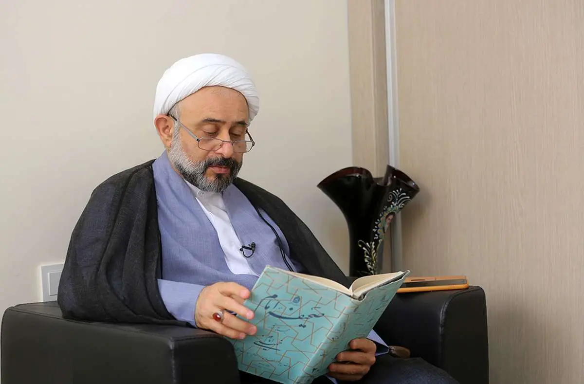 نقویان: لوله نفت در جیب آخوندها نیست