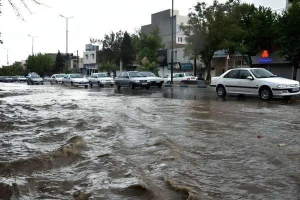 آبگرفتگی‌خیابان‌های شیراز در اثر بارش شدید باران پاییزی (ویدئو)