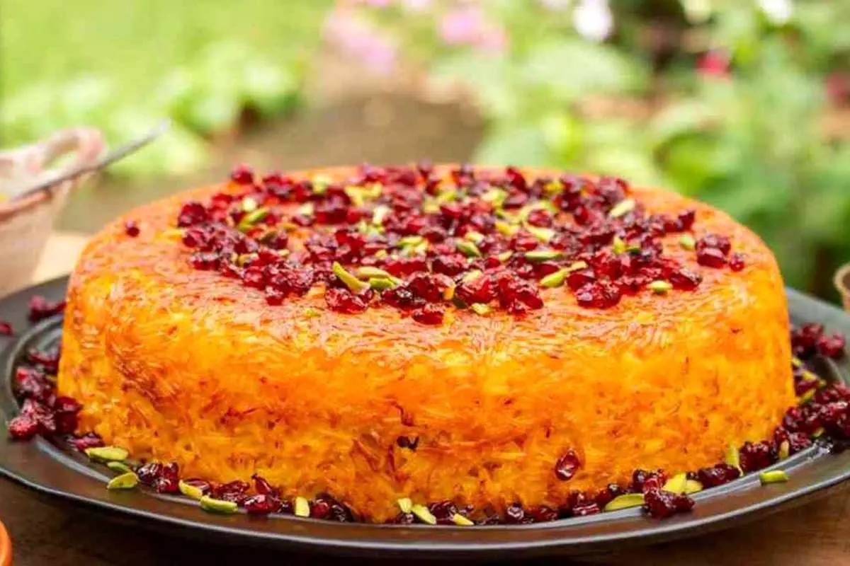تهچین زرشک پلو با مرغ مجلسی؛ یک طعم بینظیر
